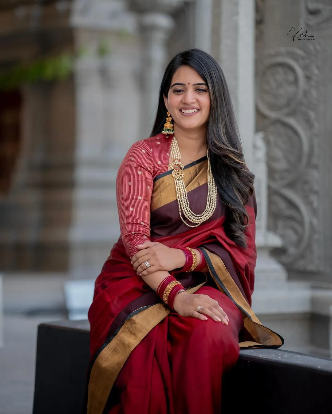 SOUTH INDIAN TV ACTRESS SRAVANTHI CHOKARAPU STILLS IN MAROON SAREE 7